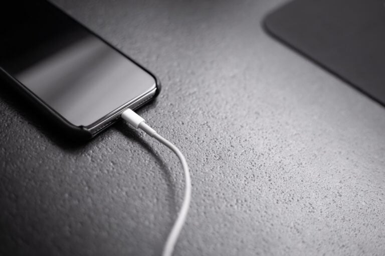 Ładowarki 65 W: szybkie ładowanie smartfona
