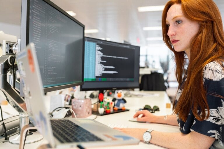 Jak technologie wpływają na rozwój społeczeństw inteligentnych