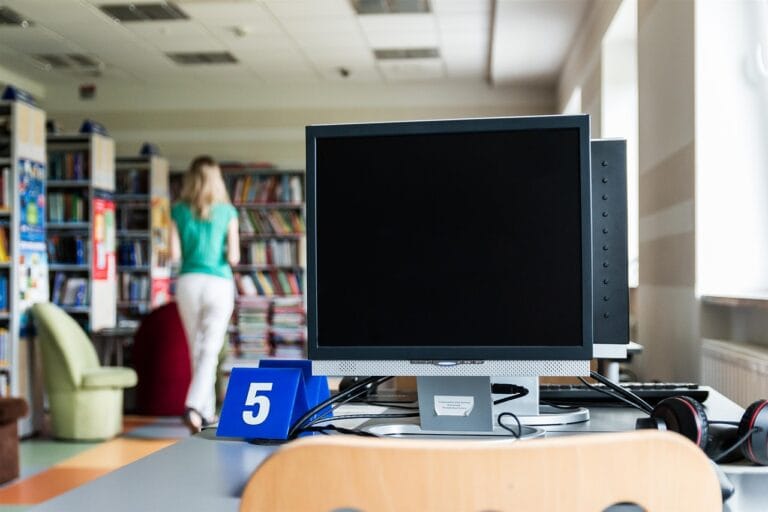 Historia Internetu w Polsce w latach 90. oczami użytkowników