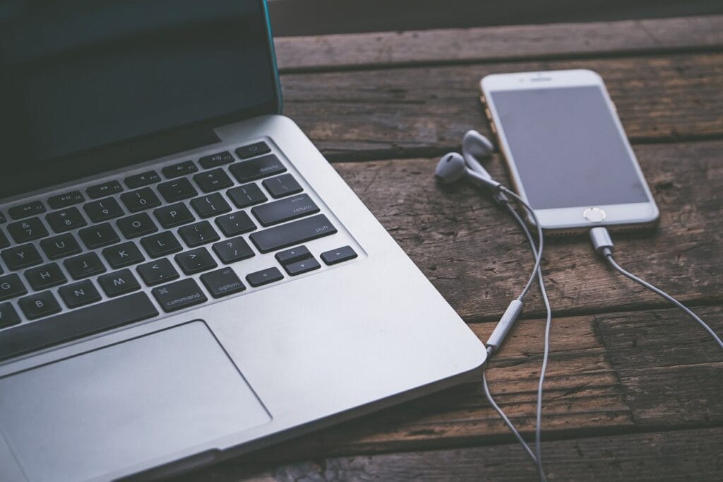 Freelancing w IT – jak zacząć pracować na własny rachunek