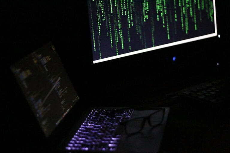 Cyberbezpieczeństwo w firmie – jak skutecznie chronić dane i systemy?