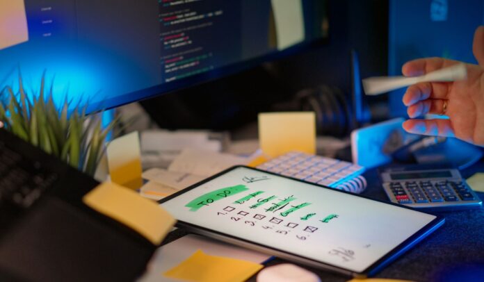 Pamięć masowa NAS do biura: Synology czy QNAP – porównanie modeli do backupu i pracy grupowej